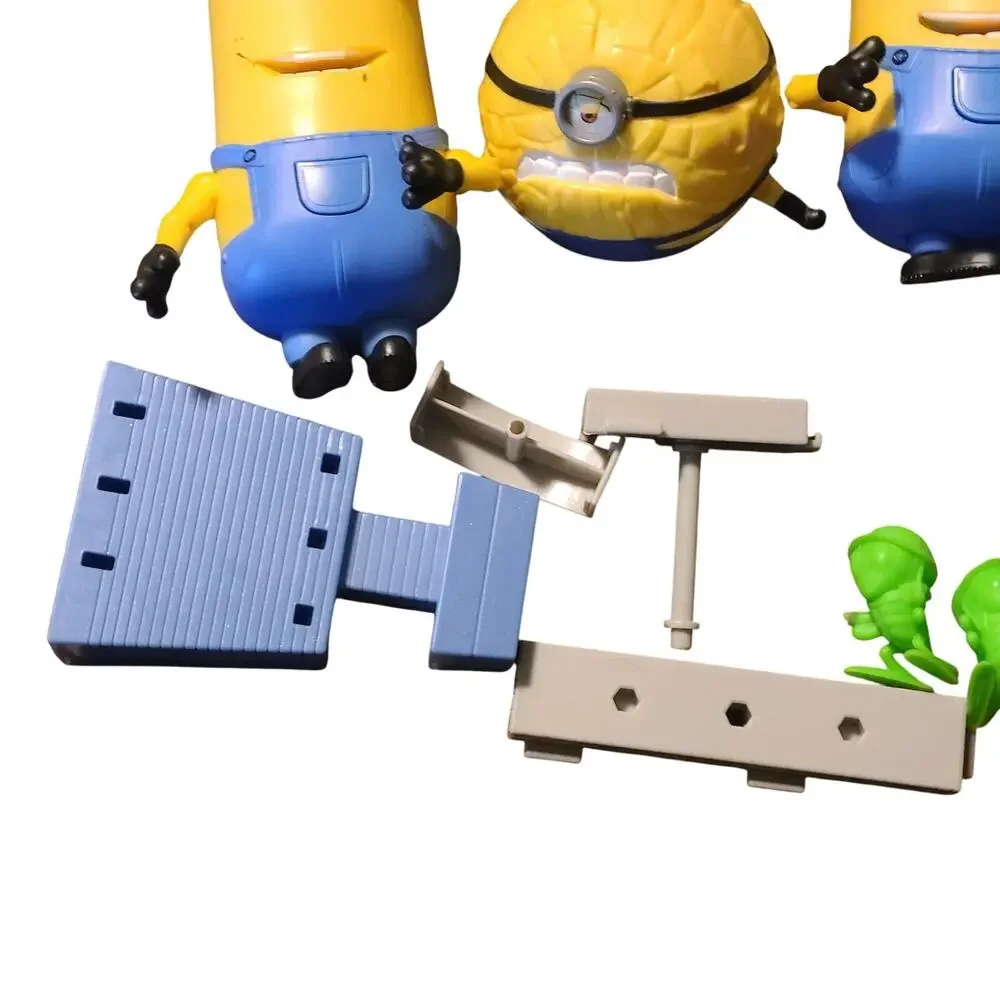 Minions  ACTION FIGURE (Lof of 4 4